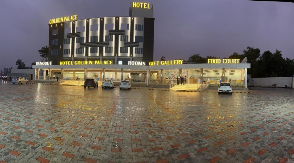 Hotel Golden Palace & Rooms Hālol Exteriér fotografie
